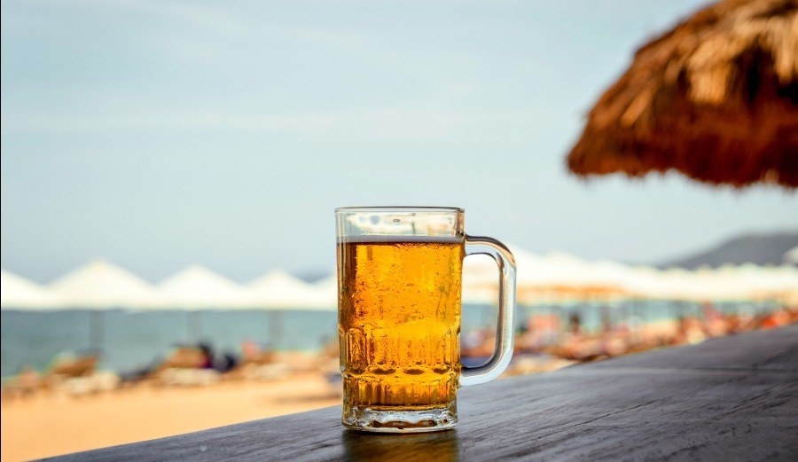 beer-summer-beach