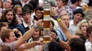 beer-crowd-at-oktoberfest-in-munich